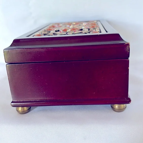 LIKE NEW ❤️ STUNNING STONES EMBROIDERY LID TIMELESS CLASS CHARM WOODEN MUSIC BOX - Picture 6 of 15